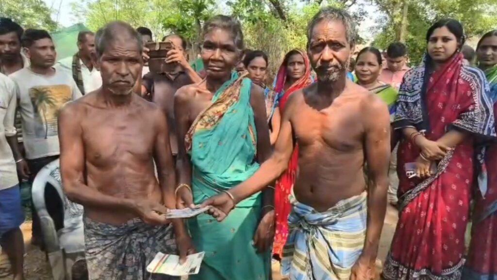 ଶେଷରେ ଜିତୁ ମୁଣ୍ଡାଙ୍କ ଗାଁରେ ବ୍ୟାଙ୍କ ଓ ପ୍ରଶାସନ; ମିଳିଲା ୧୯,୪୦୨ ଟଙ୍କା