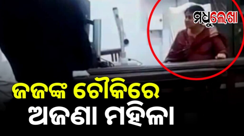 ବାରଣାସୀ କୋର୍ଟରେ ହାଇଡ୍ରାମା; ଜଜ୍ଙ୍କ ଚୌକିରେ ବସି ମହିଳାଙ୍କ ହଙ୍ଗାମା