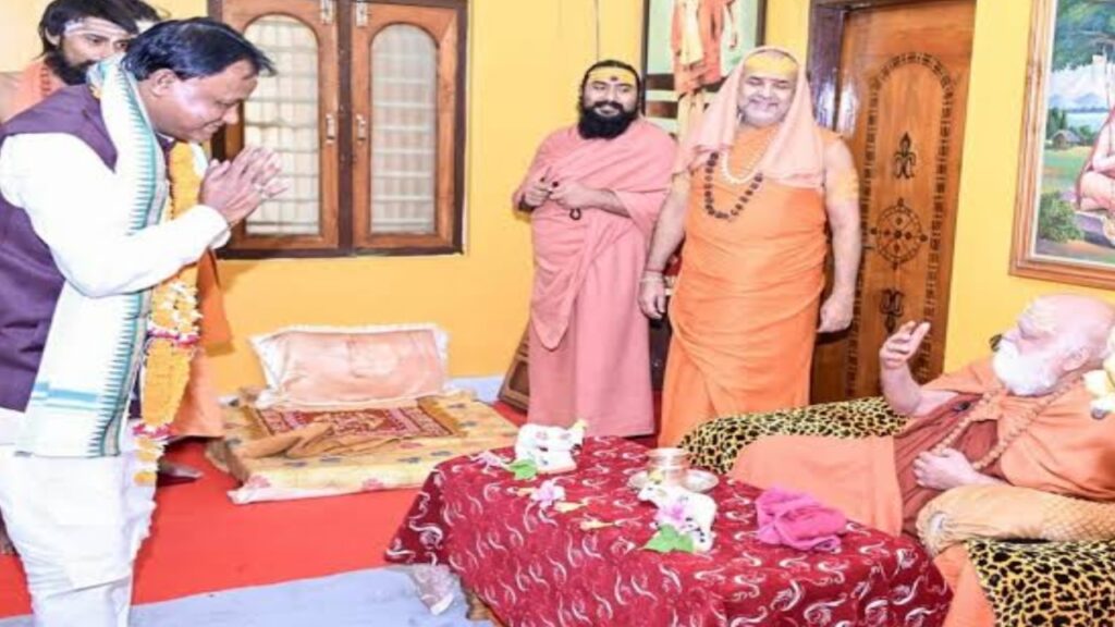 ରଥଯାତ୍ରା ପୂର୍ବରୁ ଶଙ୍କରାଚାର୍ଯ୍ୟଙ୍କୁ ଭେଟିଲେ ମୁଖ୍ୟମନ୍ତ୍ରୀ