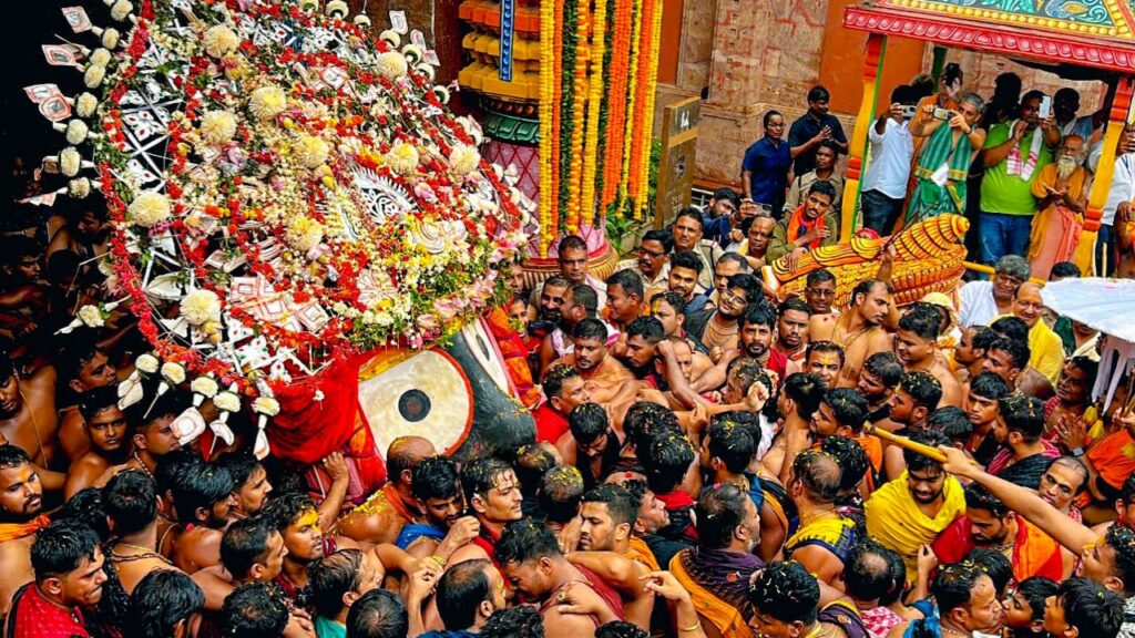 ନୀଳକନ୍ଦରକୁ ବାହୁଡ଼ିବେ ବାହୁଡ଼ାବ୍ରହ୍ମ, ଭାବ ବିନୋଦିଆ ସାଆନ୍ତକୁ ଦେଖିବା ପାଇଁ ଗହଳି