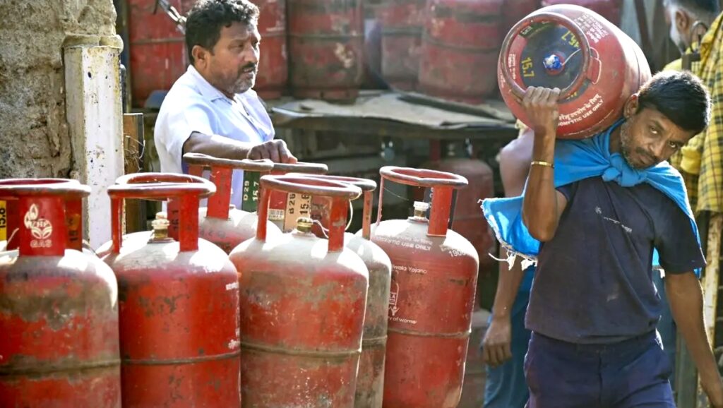 ୨୦୦ ଟଙ୍କା ଶସ୍ତା ହେଲା LPG ସିଲିଣ୍ଡର ଦାମ