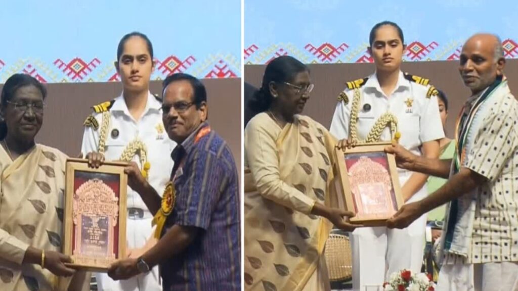 ରାମ ମେହେରଙ୍କୁ ସନ୍ଥ କବୀର ହ୍ୟାଣ୍ଡଲୁମ୍ ପୁରସ୍କାର ଏବଂ ପ୍ରଫୁଲ୍ଲ ସାହୁଙ୍କୁ ଜାତୀୟ ହ୍ୟାଣ୍ଡଲୁମ୍ ପୁରସ୍କାର ପ୍ରଦାନ କଲେ ରାଷ୍ଟ୍ରପତି