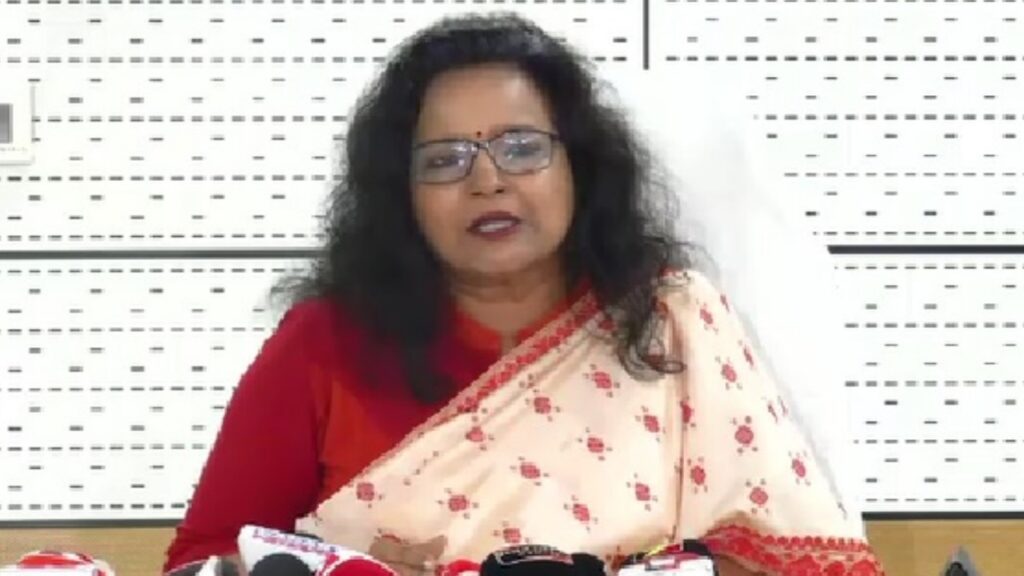 ବାତ୍ୟା ସ୍ଥିତି ସମୀକ୍ଷା କଲେ ମୁଖ୍ୟ ଶାସନ ସଚିବ, ପାଣି ଘେରରେ ଫସିଥିବା ଲୋକଙ୍କୁ କରାଯିବ ଏୟାରଲିଫ୍ଟ